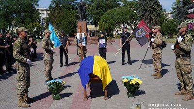 Назавжди 27: у Тернополі попрощалися із загиблим поліцейським. ФОТО