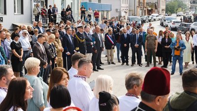 У Чорткові відкрили сквер пам'яті колишнього президента Польщі та його дружини. ФОТО