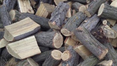 Жителі Тернопільщини масово закуповують дрова на зиму