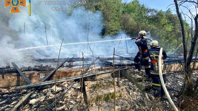 Спалахнув, наче сірник: на Тернопільщині згорів дотла дачний будинок. ФОТО