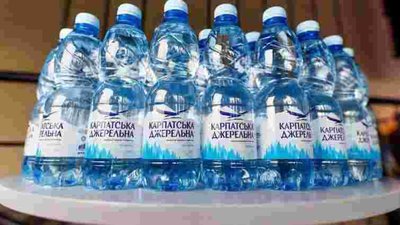 Виробника відомої води оштрафували за обман покупців