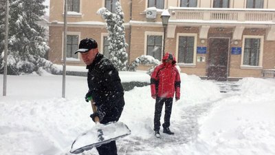 Байки команди Надала: аномальний сніг та львівське сміття