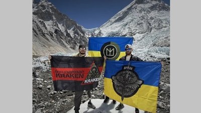 Відомий захисник з Тернополя, котрий втратив на війні ногу, разом з побратимом зійшов на Еверест. ФОТО