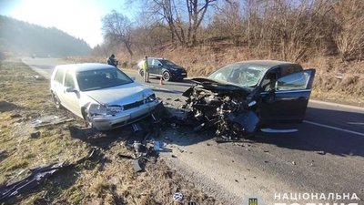 На Тернопільщині водійка вилетіла на зустрічну смугу і протаранила дві автівки