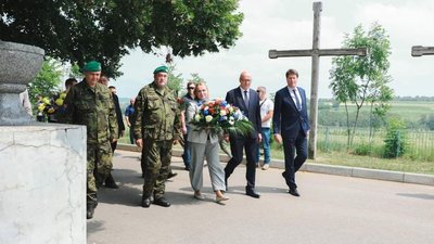 Тернопільщину відвідала міністр оборони Чехії. ФОТО