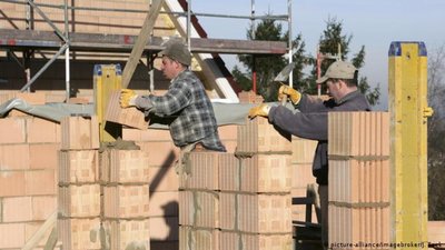 Безробітним з вищою освітою на час війни пропонують освоїти робітничі спеціальності