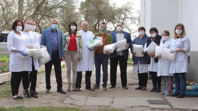 Медики, які опікуються одинокими старенькими, отримали допомогу від волонтерів