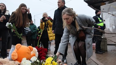 Британські урядовці побували на місці ракетного обстрілу у Тернополі