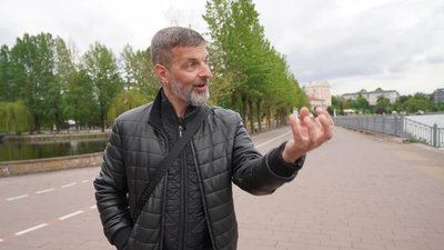 Відомий морпіх Михайло Діанов розповів, за які кошти зводить будинок на березі тернопільського ставу