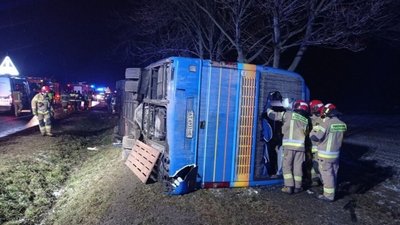 Водій заснув за кермом: у Польщі перекинувся автобус з українцями