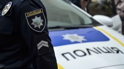 Батько вчив кермувати: 17-річний юнак без водійських прав порушив правила і отримав важливий урок