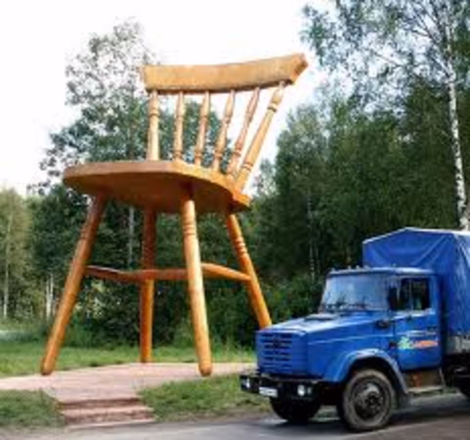 Окаринському знайшли заміну, а крісло Фартушняка виставлять на конкурс