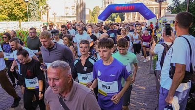 Понад тисяча людей взяли участь у патріотичному забігу в Тернополі: наймолодшому виповнилося лише два роки
