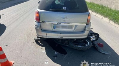 На Тернопільщині мотоцикліст "заїхав" під автомобіль