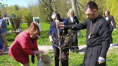 У тернопільському парку посадили дубову алею у пам'ять про загиблих захисників