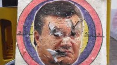 В Януковича будуть кидати дротики під музику