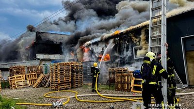 Масштабна пожежа у Тернополі: поліція встановлює причини займання