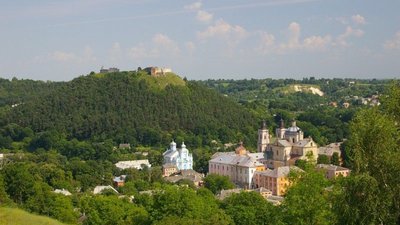 Кременеччина за кількість інфікованих COVID-19 наздоганяє Монастириський район