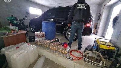 На Тернопільщині ліву горілку перед збутом зберігали в медичних закладах