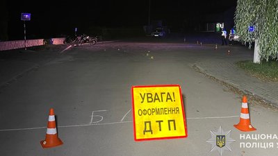 На Тернопільщині не розминулися скутер і мотоцикл: до лікарні потрапили троє неповнолітніх