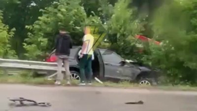 Жахлива автотроща біля Тернополя: після зіткнення автівки влетіли у відбійники. ВІДЕО