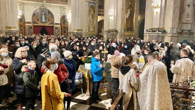 Сотні тернополян зустріли Новий рік у храмах