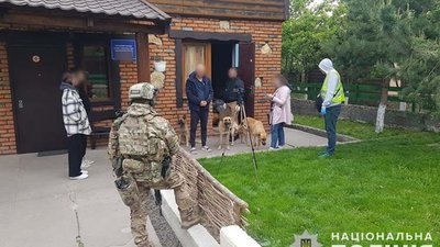 На Тернопільщині викрили "реабілітаційний центр", в якому незаконно утримували десятки людей. ВІДЕО