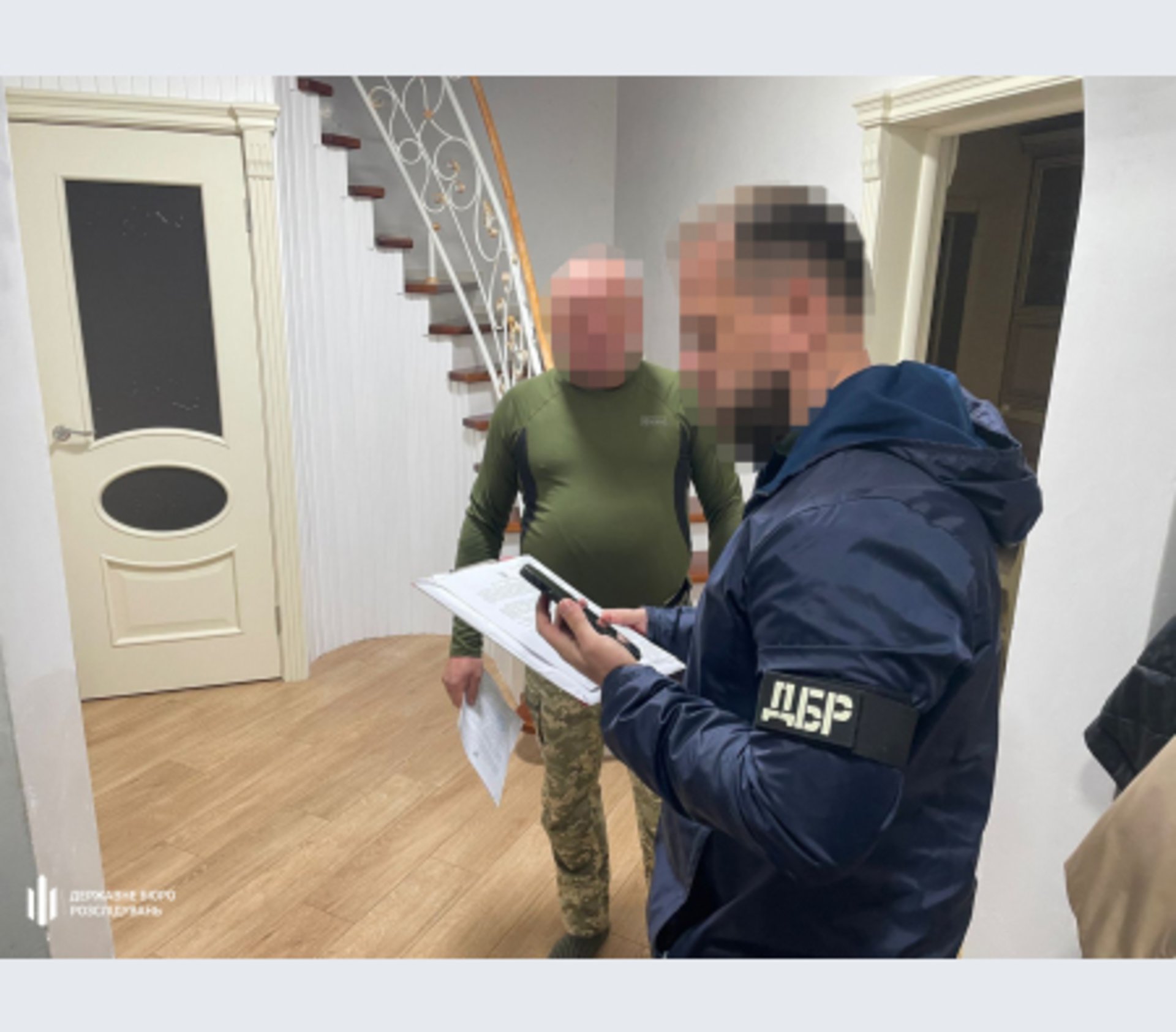 Арештували офіцера, який використовував солдат на приватній будові