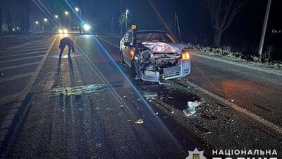 Під Тернополем водій BMW збив пішохода, після чого в його автомобіль в'їхала інша автівка