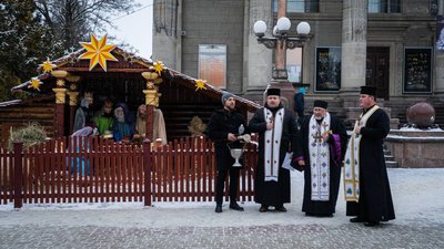 На Театральному майдані освятили Різдвяну шопку. ФОТО, ВІДЕО