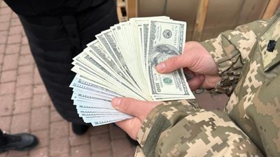 Давав прикордоннику хабаря, аби виїхати з країни: судили депутата з Тернопільщини
