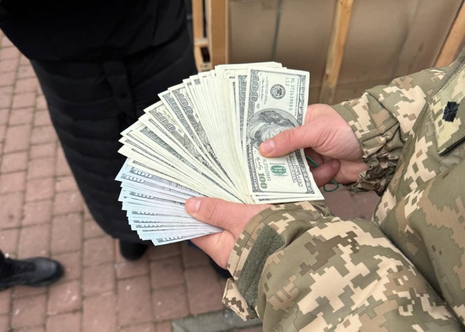 Давав прикордоннику хабаря, аби виїхати з країни: судили депутата з Тернопільщини