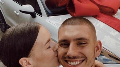 Син екс-мера Тернополя подарував дружині дорогезний Porsche. ФОТО