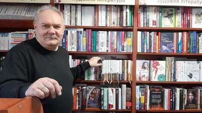 Врятував єдину українську книгарню на Донеччині: житель Слов’янська привіз у Тернопіль 25 тисяч книжок. ВІДЕО