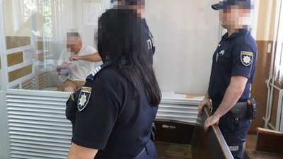 Адвокат з Тернополя обманом переписав квартиру військового на свого спільника