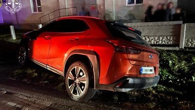 Суддя з Тернопільщини на Лексусі збила на смерть пішохода у сусідній області (ФОТО)