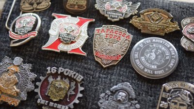 Шанувальник Шевченка з Чорткова  зібрав понад 600 значків з його  зображенням