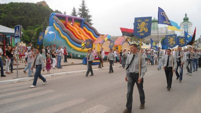 У Кременці на День міста влаштували марш вишиванок