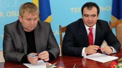 Головний освітянин області просуває на "жирну" посаду дружину одіозного регіонала?