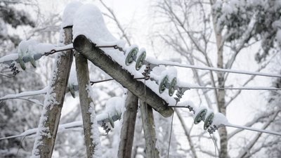 Обірвані проводи і повалені опори: через негоду на Тернопільщині виникли додаткові перебої в електропостачанні