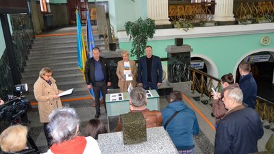 На залізничному вокзалі погасили... марку. ФОТО