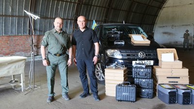 Сергій Надал передав на фронті воїнам 105-ї бригади ТрО автомобіль та техніку від Тернополя