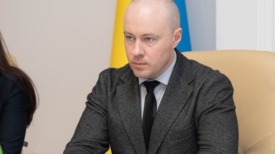 Посадовці Тернопільщини приховали мільйони: декому поповнювали картку інші люди