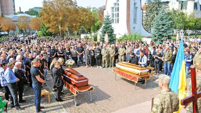 Місто плакало: у Чорткові зустріли "на щиті" відразу двох Героїв. ФОТО