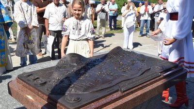 У села з Тернопільщини з'явився бронзовий макет