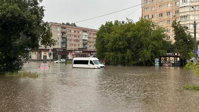 Води по пояс: Тернопіль затопило після сильної зливи. ВІДЕО