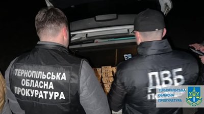 Патрульний вимагав у чоловіка 17 000 доларів хабаря за довідку про непридатність до військової служби