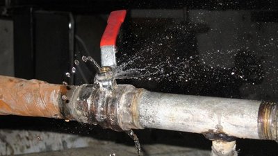 Майже 140 гривень за кубометр: тарифи на воду зростають по всій Україні