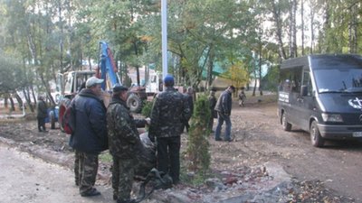 Залишки сектантської каплиці в парку змели і викинули