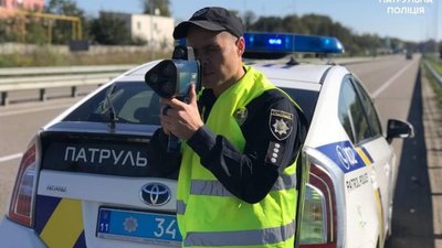 Патрульні посилено відловлюють "шумахерів": де стоять інспектори з радарами